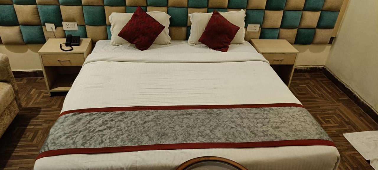 The Grand Orion Hotel Chinhat Екстериор снимка