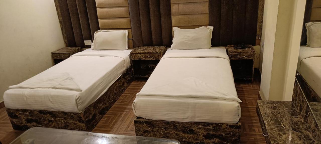 The Grand Orion Hotel Chinhat Екстериор снимка