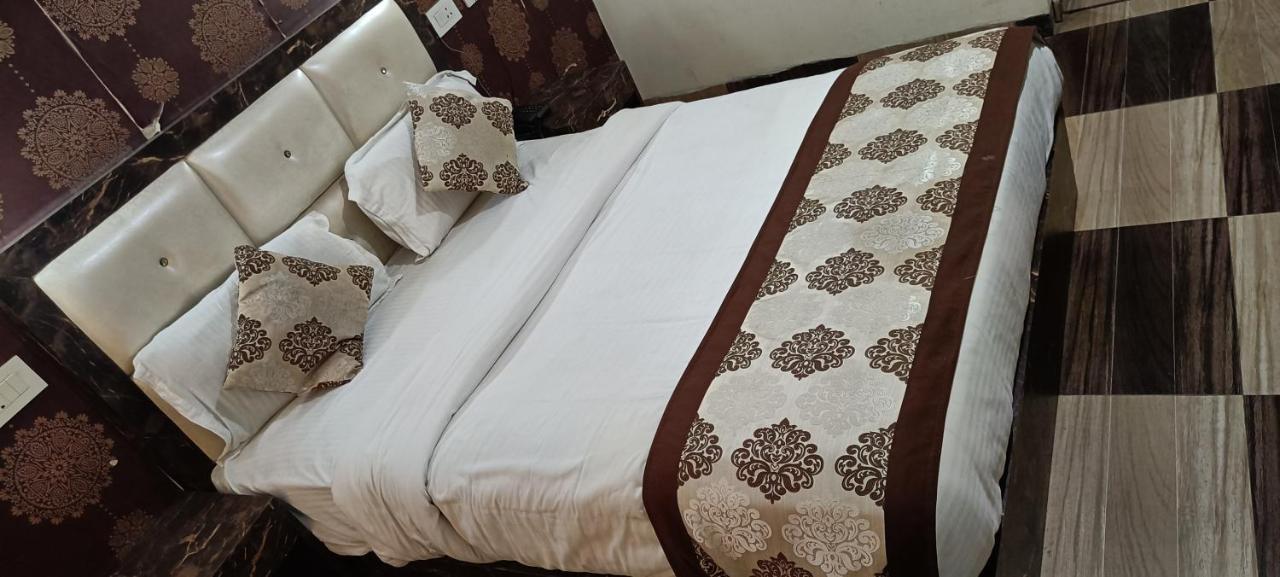 The Grand Orion Hotel Chinhat Екстериор снимка