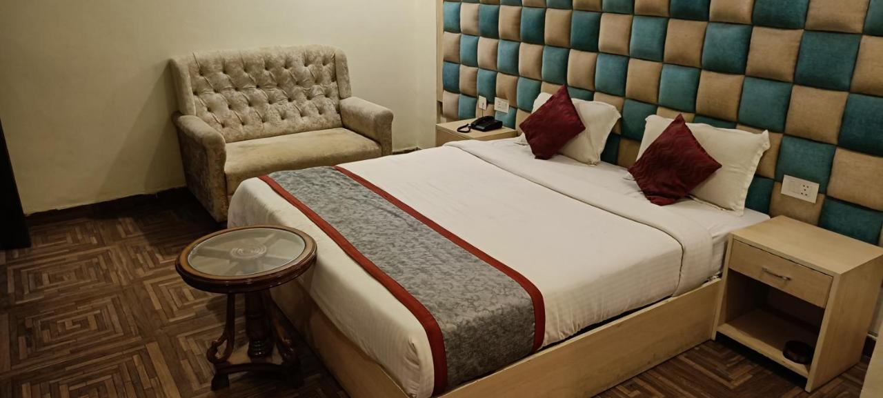 The Grand Orion Hotel Chinhat Екстериор снимка