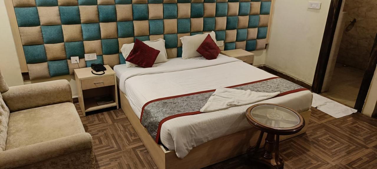 The Grand Orion Hotel Chinhat Екстериор снимка