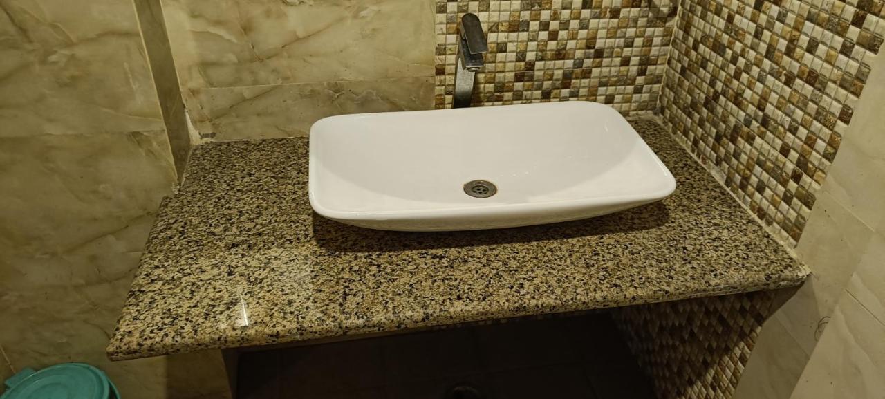 The Grand Orion Hotel Chinhat Екстериор снимка