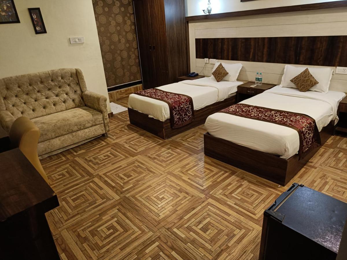 The Grand Orion Hotel Chinhat Екстериор снимка
