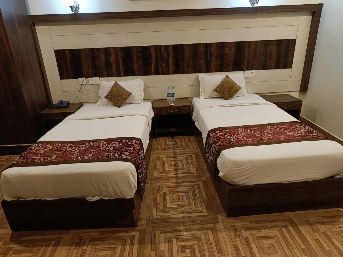 The Grand Orion Hotel Chinhat Екстериор снимка