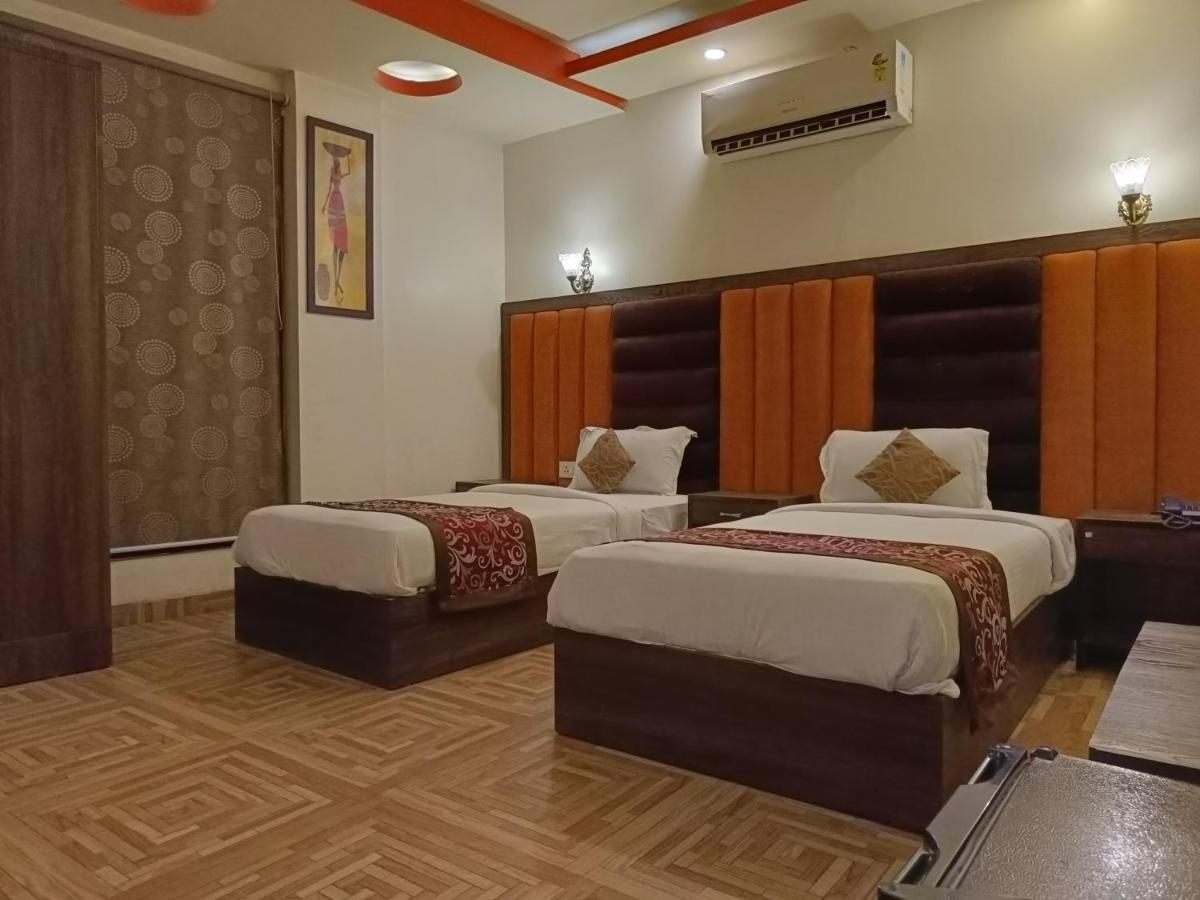 The Grand Orion Hotel Chinhat Екстериор снимка